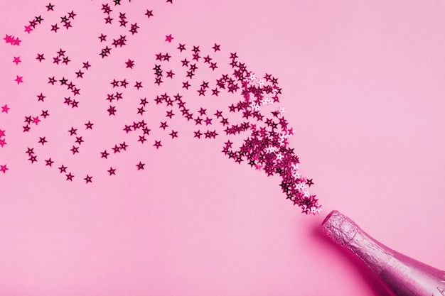 Bottiglia di champagne rosa con glitter a forma di stella