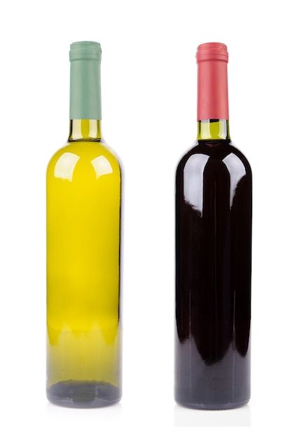 Bottiglia di vino isolata su bianco