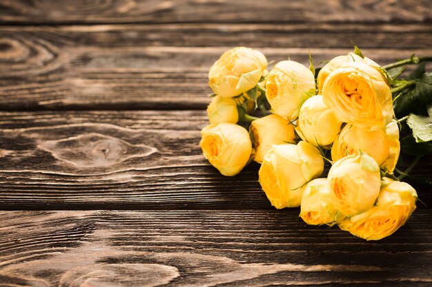 Bouquet di fiori ad alto angolo di fioritura