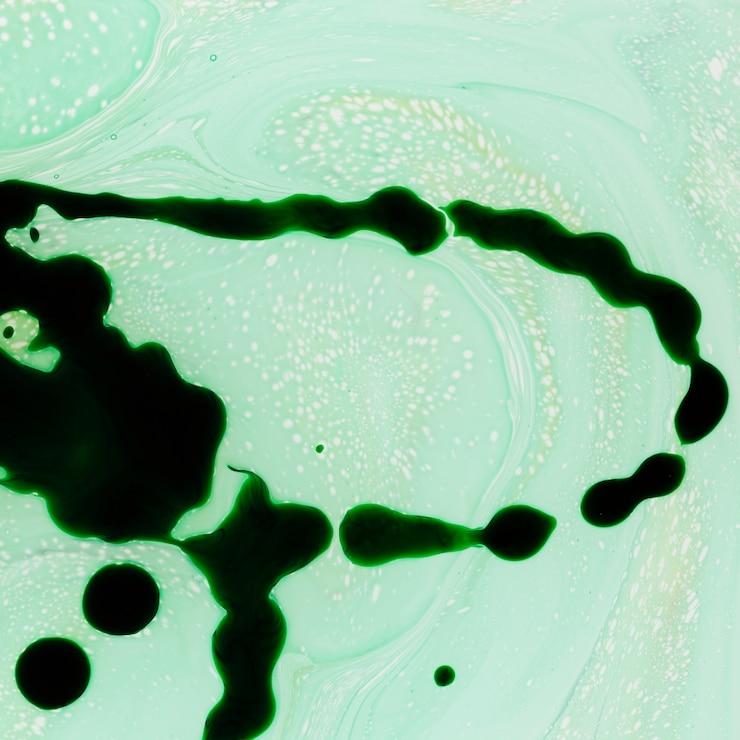 Foto gratuito braccialetto liquido verde di primo piano