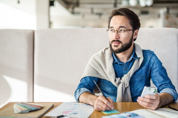 Brainstorming dell'uomo