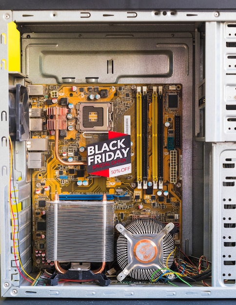 Brillante iscrizione del Black Friday nel case del computer