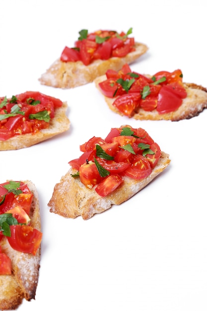 Bruschetta su un tagliere