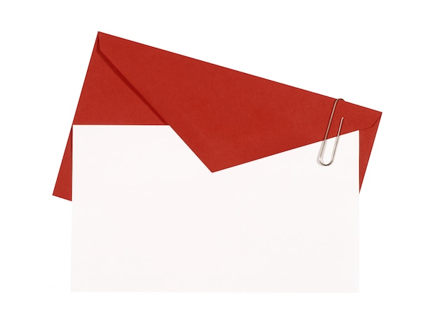 Busta rossa con la carta di invito