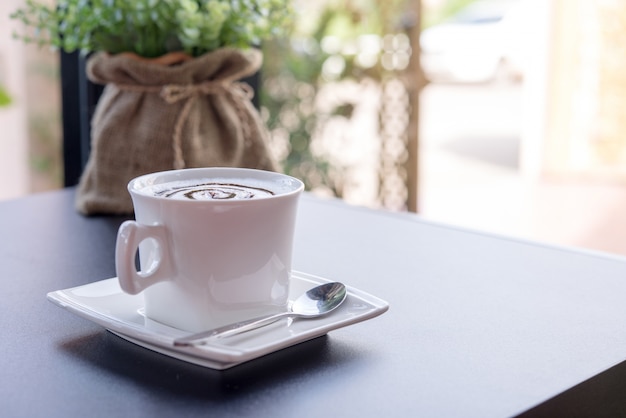 Caffè caldo in tazza