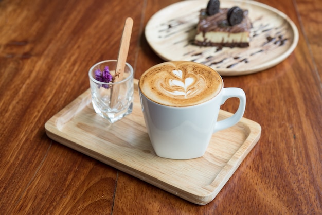 Caffè caldo in tazza