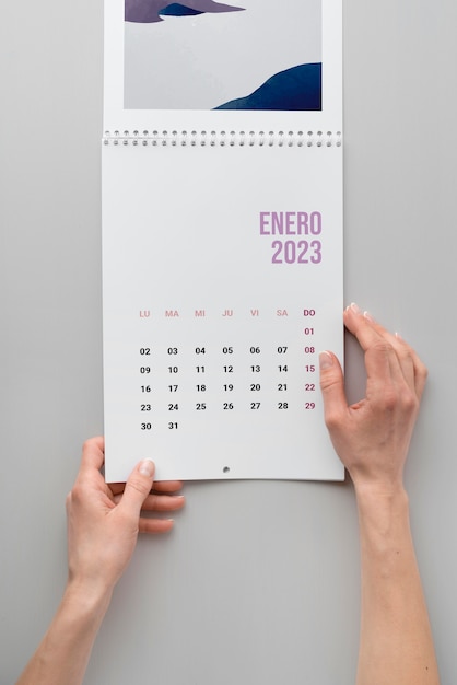 Calendario mensile 2023 ancora in vita