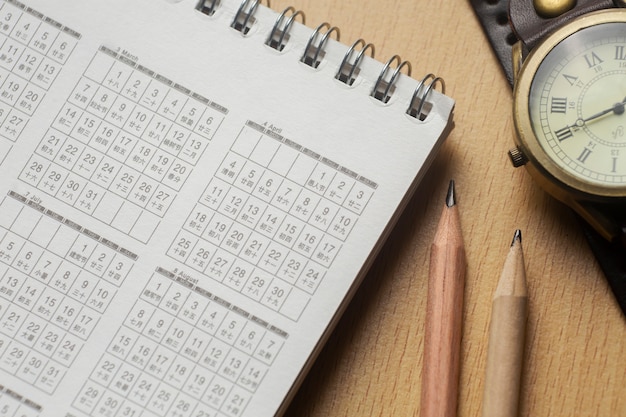 Calendario piatto e disposizione dell'orologio