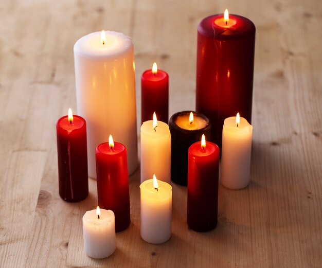 Candele bianche e rosse