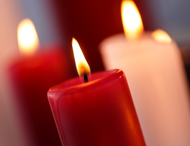 Candele bianche e rosse