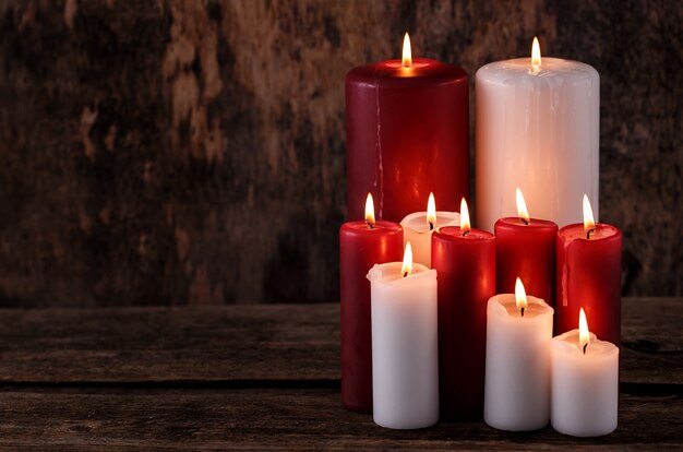 Candele bianche e rosse