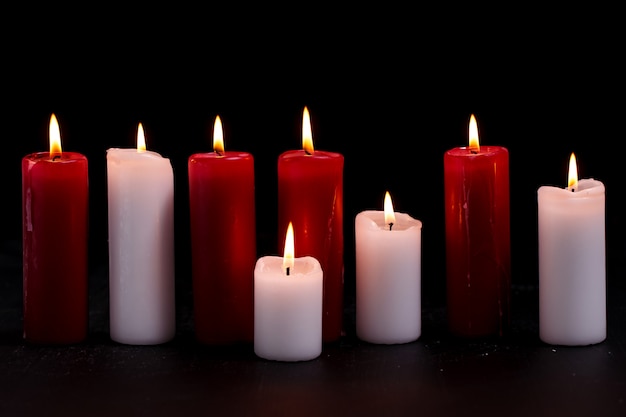 Candele bianche e rosse