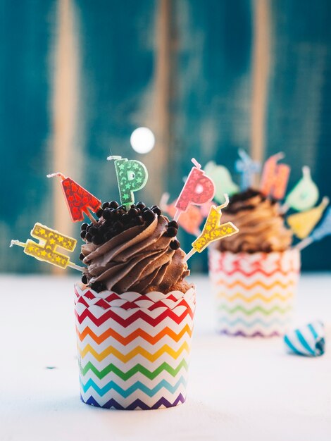 Candele buon compleanno in cupcakes