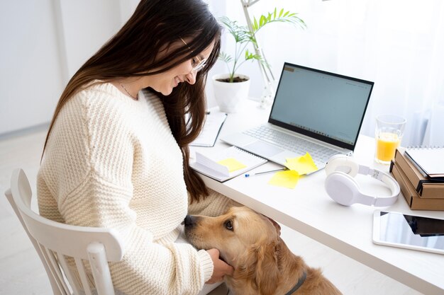 Cane da accarezzare donna colpo medio