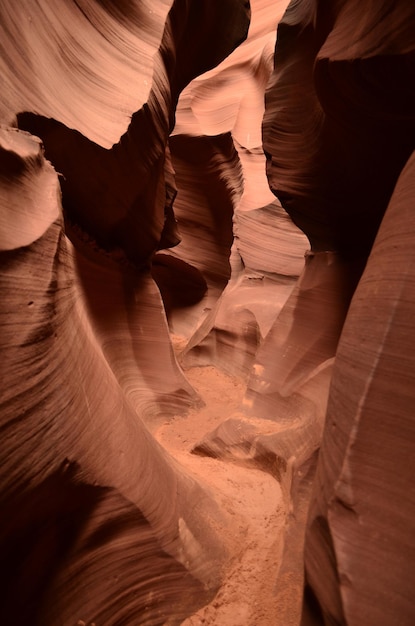 Canyon rosso della scanalatura della roccia dell'arenaria in Arizona.
