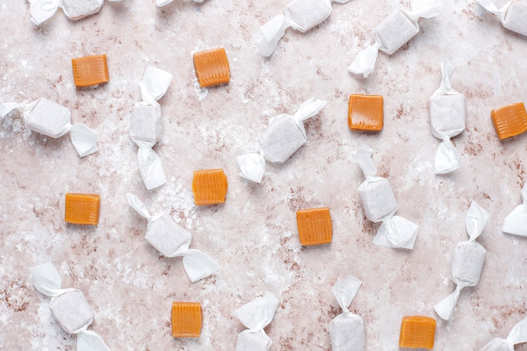 Foto gratuito caramelle fatte in casa deliziose sane del caramello, vista superiore