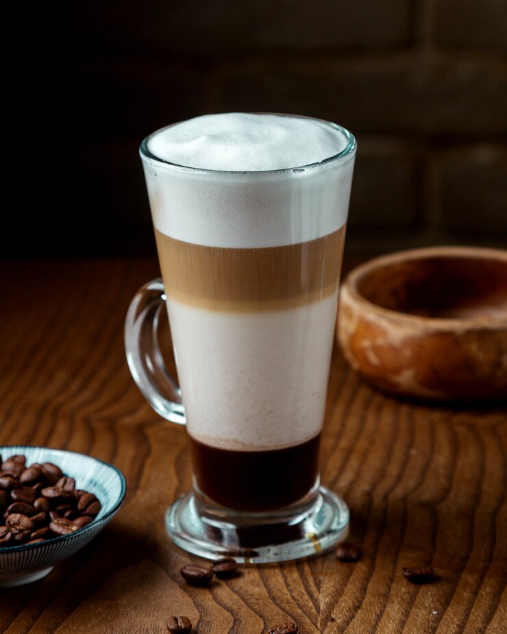 Foto gratuito caramello latte sul tavolo