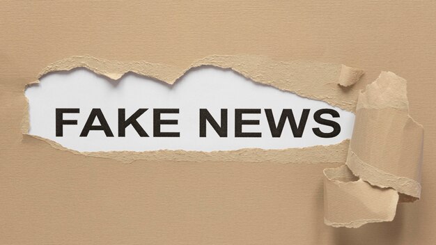 Caricatura graffiata con un messaggio di notizie false