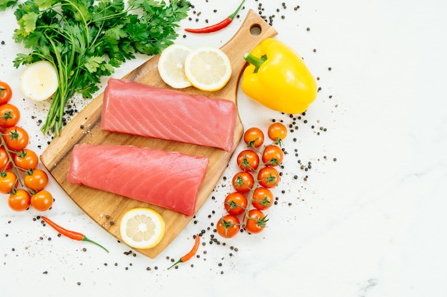 Carne di filetto di tonno crudo