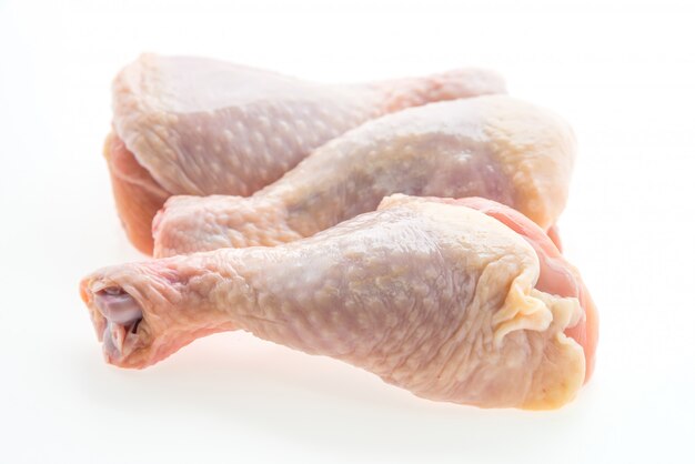 Carne di pollo crudo