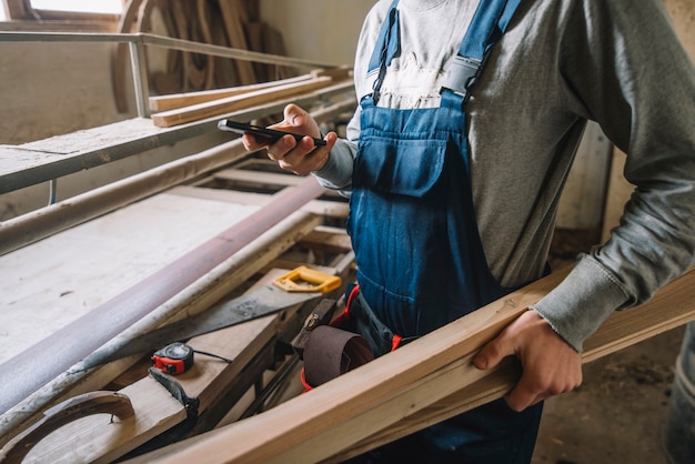 Carpenter nel suo laboratorio