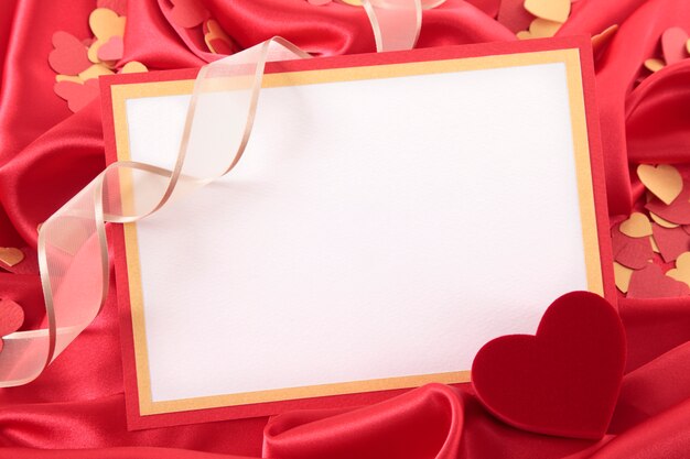 Carta di San Valentino con la scatola nastro e regalo