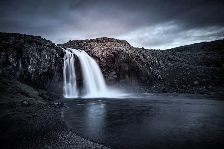 Foto gratuito cascata nei fiordi occidentali