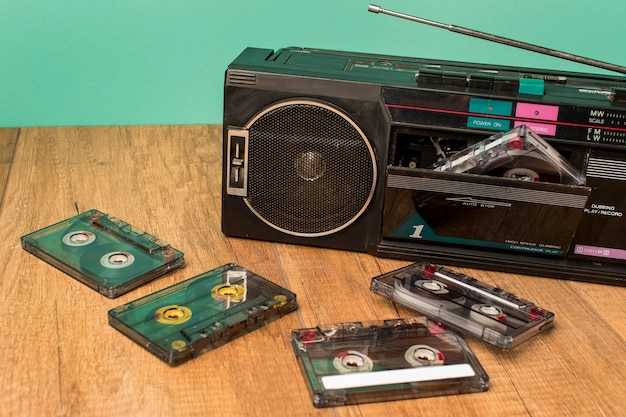 Cassette e nastri antiquati di alta vista