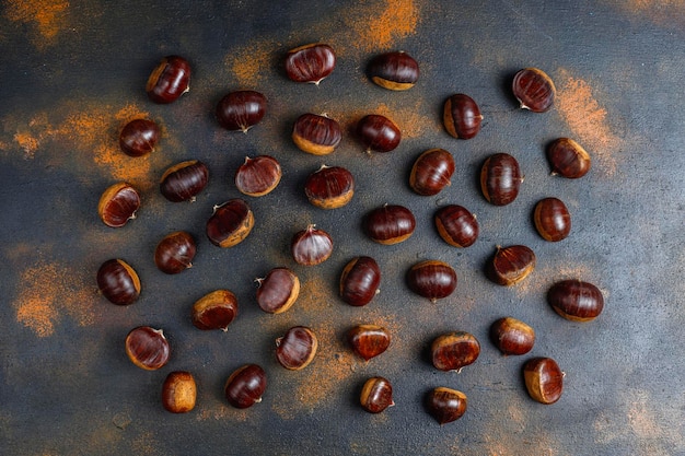 Castagne fresche biologiche.