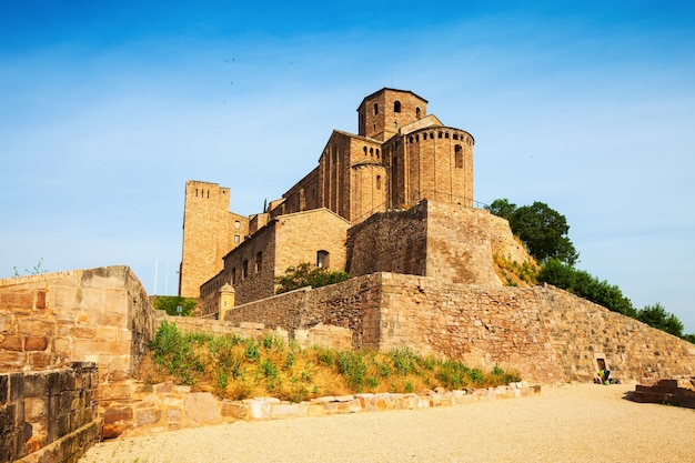 Castello di Cardona in giornata di sole