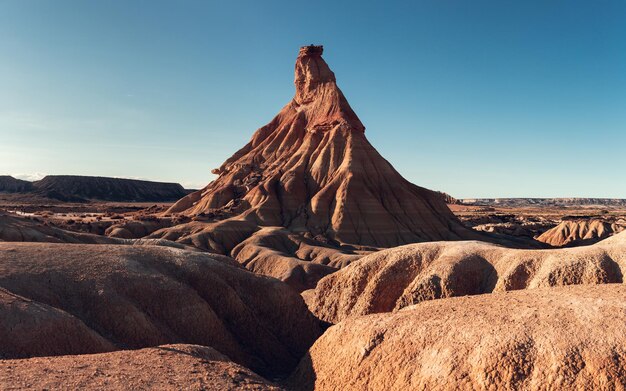 Castiglia di Terra. Vista panoramica delle Bardenas Reales, Navarra, Spagna. Formazioni di arenaria uniche erose dal vento e dall'acqua