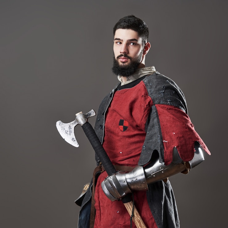 Foto gratuito cavaliere medievale su grigio