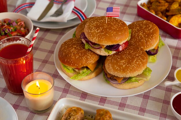 Celebrazione della festa del lavoro degli Stati Uniti con hamburger