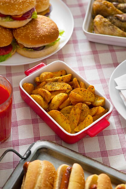 Celebrazione della festa del lavoro degli Stati Uniti con hamburger