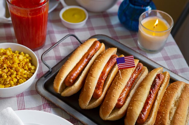 Celebrazione della festa del lavoro degli Stati Uniti con hot dog