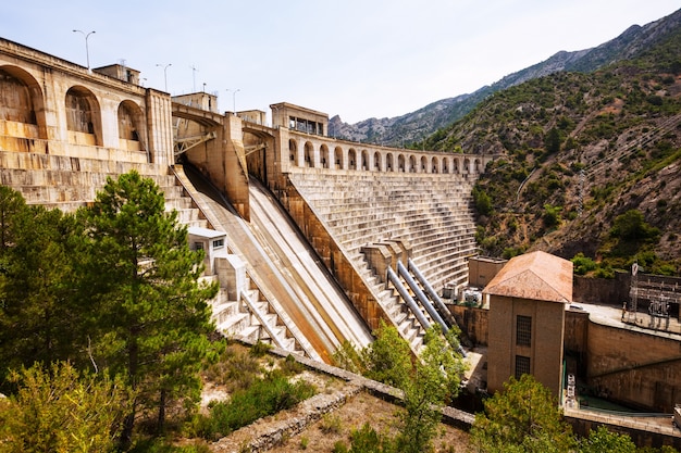 Centrale sul fiume Segre