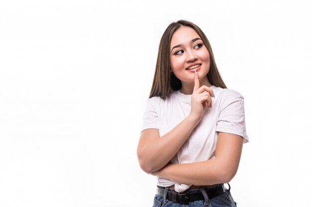 Cercare sorridente di pensiero della donna di affari