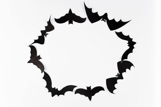 Cerchio fatto di pipistrelli neri