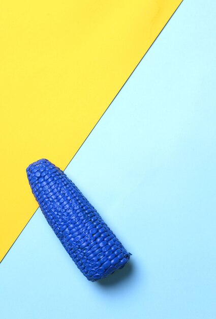 Cereale dipinto sulla tavola blu
