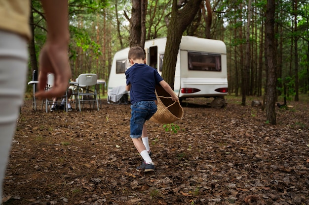 Cestino per il trasporto del bambino con vista laterale