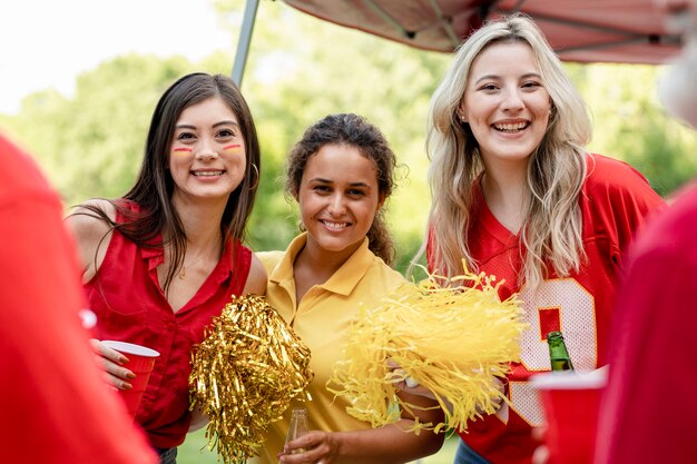 Cheerleader a una festa sul portellone