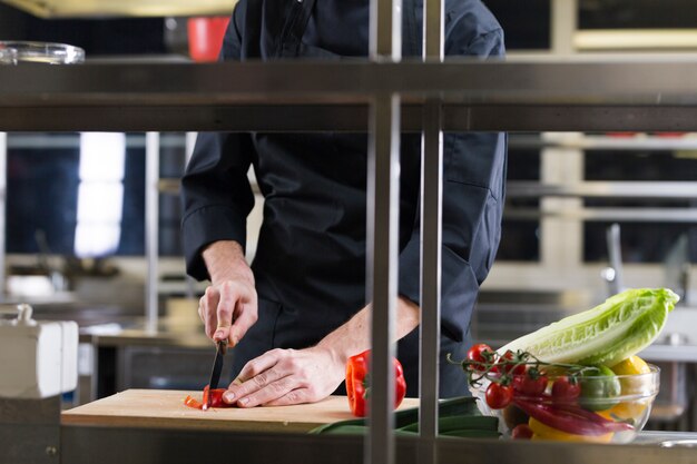 Chef prepara una ricetta