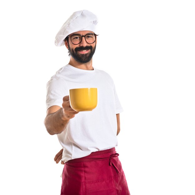 Chef tenendo una tazza di caffè