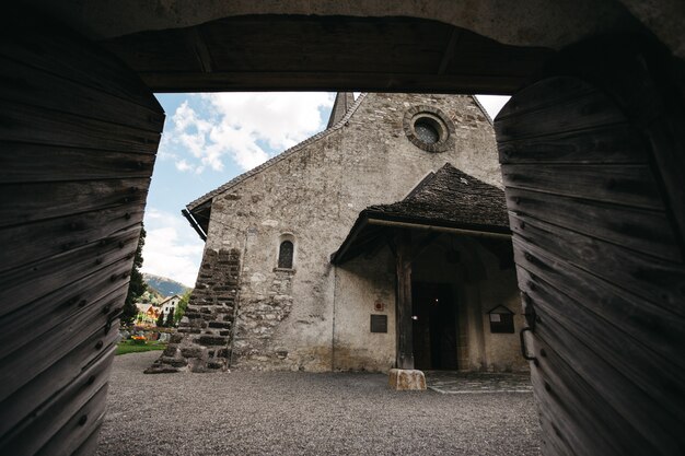 Chiesa di pietra all'antica in Svizzera