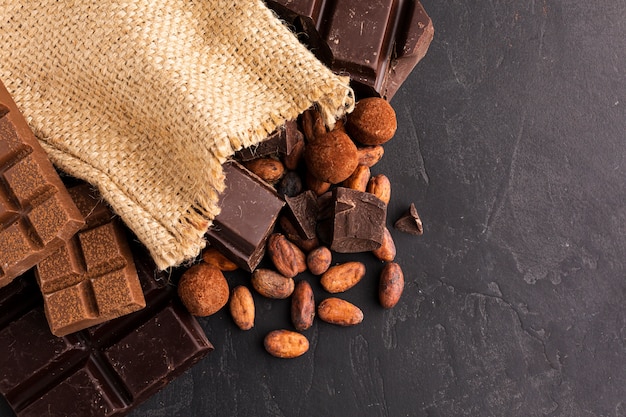 Chiuda in su delle fave di cacao