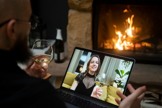 Chiuda sulla data virtuale dell'uomo e della donna