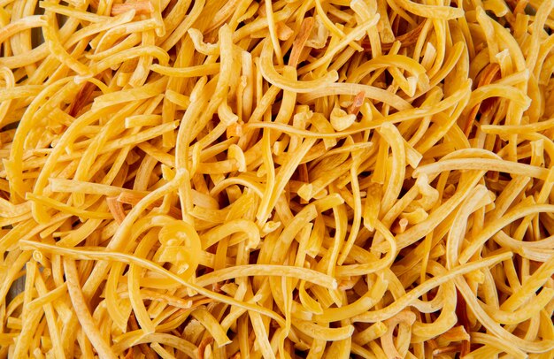 Chiuda sulla vista di pasta cruda italiana casalinga tradizionale