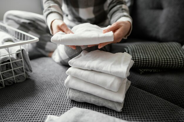 Chiudere la disposizione dei vestiti