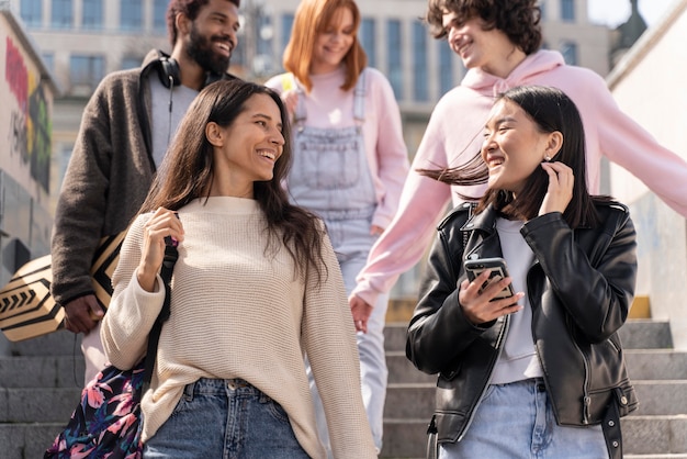 Chiudere le persone che trascorrono del tempo insieme