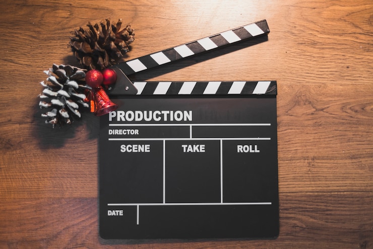 Foto gratuito ciak con decorazioni natalizie